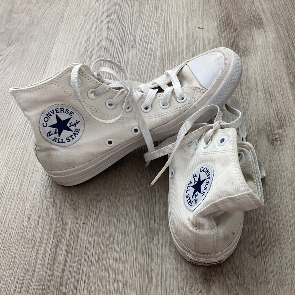 High Top Chuck Taylor in Parchment - Size 6
